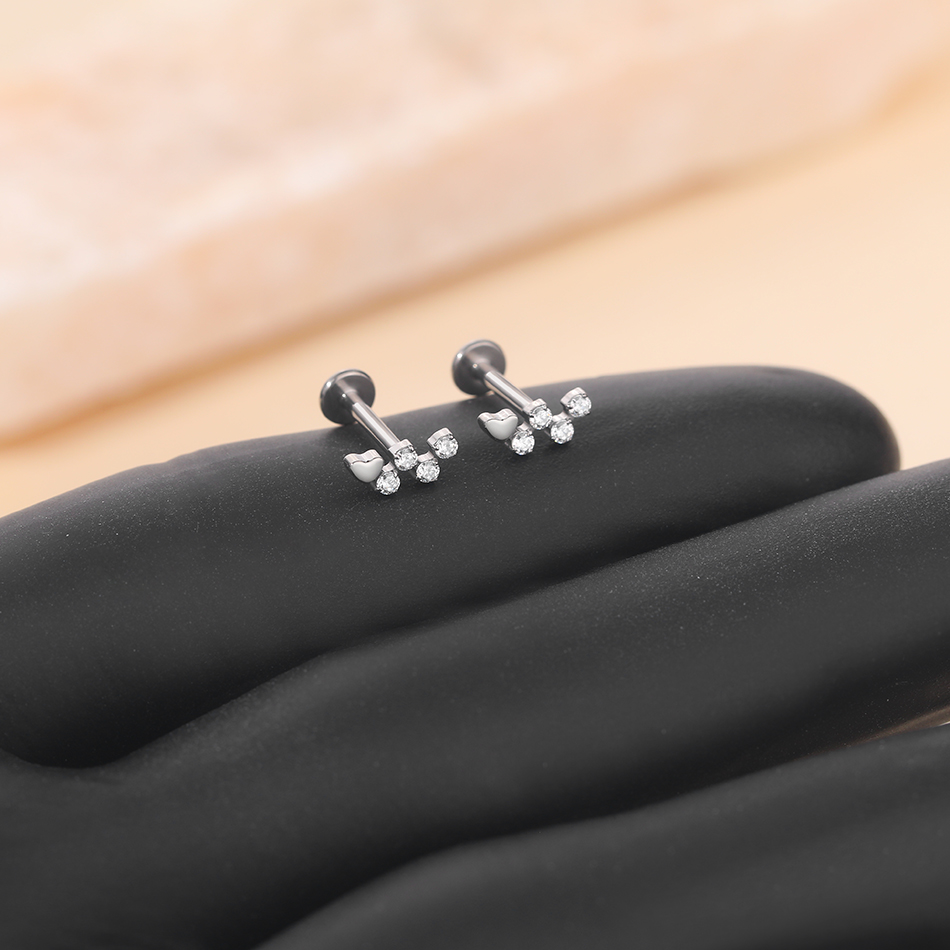 1Pc Titanium Flower Zircon Lab - Body Jewelry Internally Threaded recension och pris