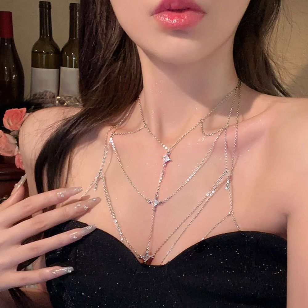 Glitter Rhinestone Bust Chain  - Body Jewelry Unique recension och pris