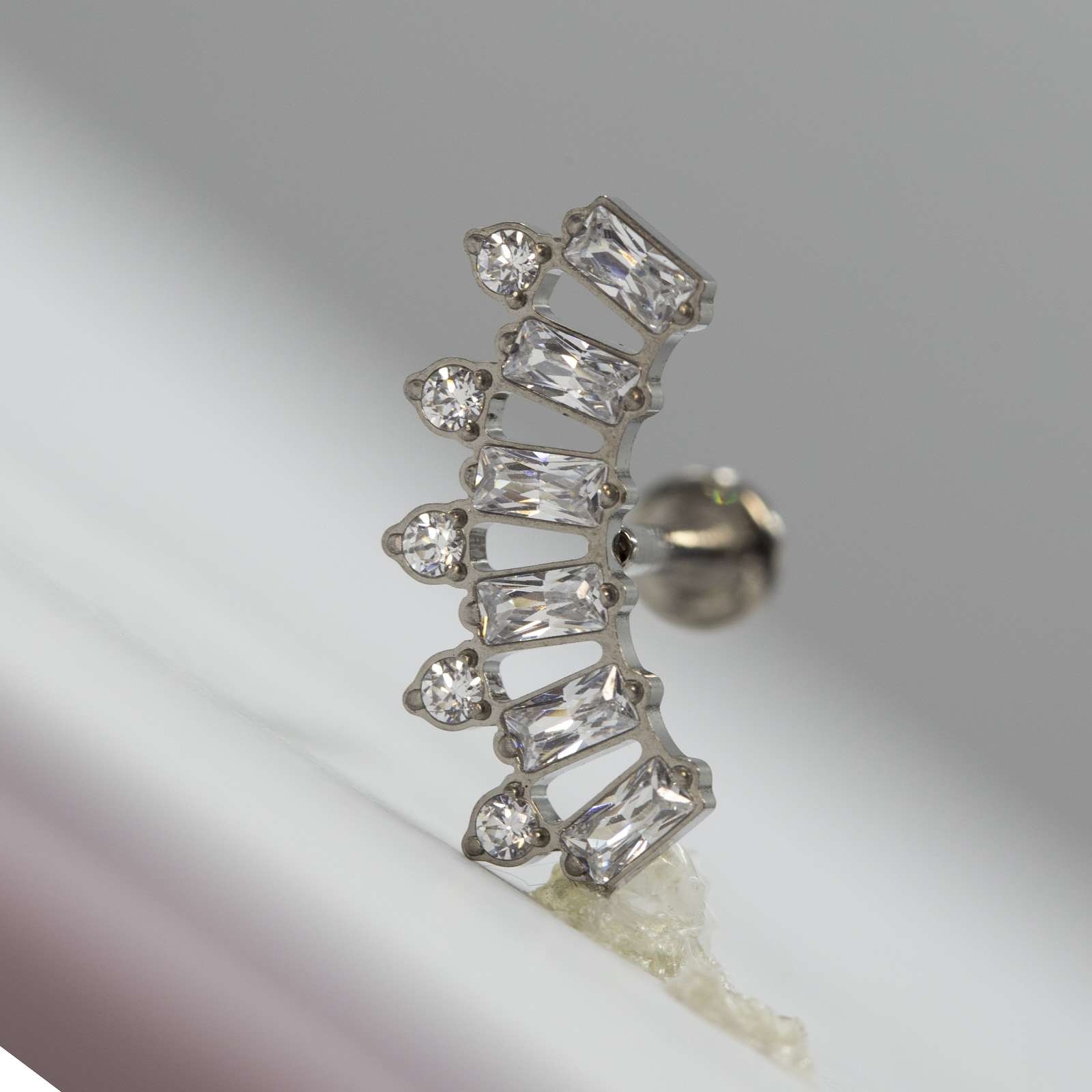 16G Implant Grade Titanium AST - Body Jewelry Internally Threaded recension och pris