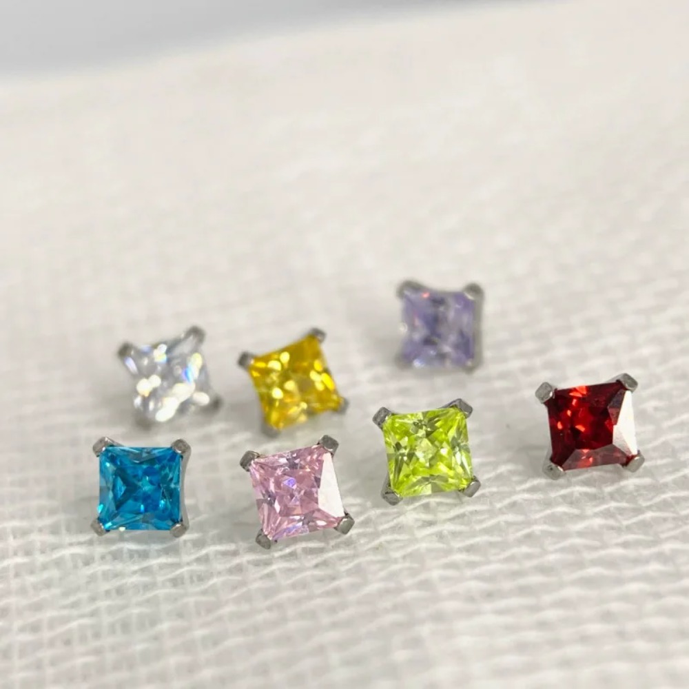 ASTM F136 Titanium Lip Piercin - Body Jewelry Internally Threaded recension och pris